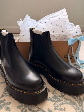 2976 Smooth Leather Platform Chelsea Boots